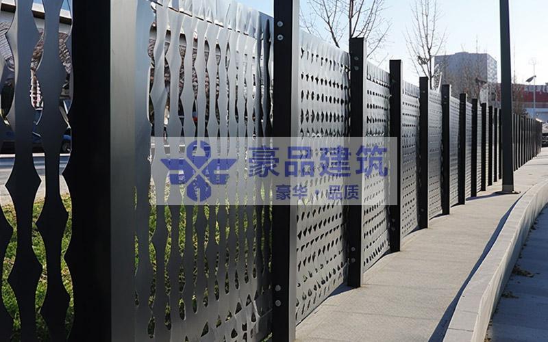 彩鋼瓦鐵皮圍擋怎樣做廣告？